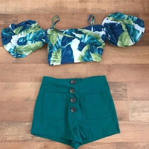 Short 2-piece outfit